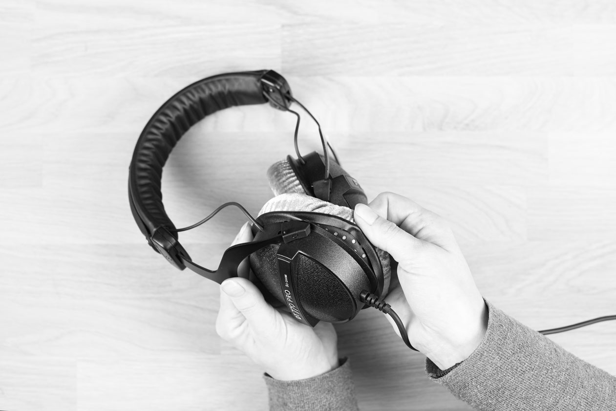 Caring and replacing the ear pads beyerdynamic Help Center